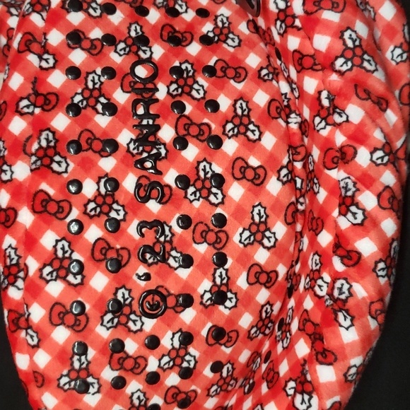 Hello Kitty NWT Fuzzy Babba Faux Sherpa Lined Holiday Slippers - Picture 3 of 5